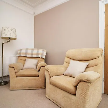 Quiet And Spacious 3 Bedroom Cardiff Exterior photo