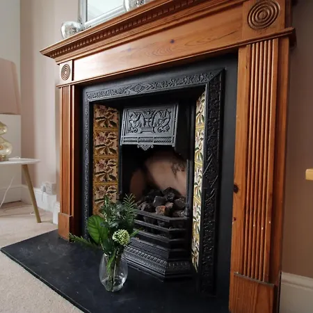 Quiet And Spacious 3 Bedroom Cardiff Exterior photo