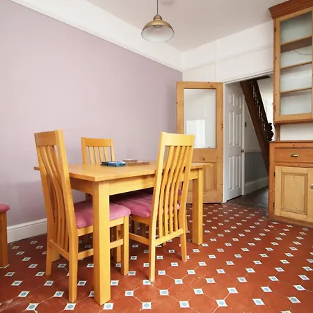 Quiet And Spacious 3 Bedroom Cardiff Exterior photo