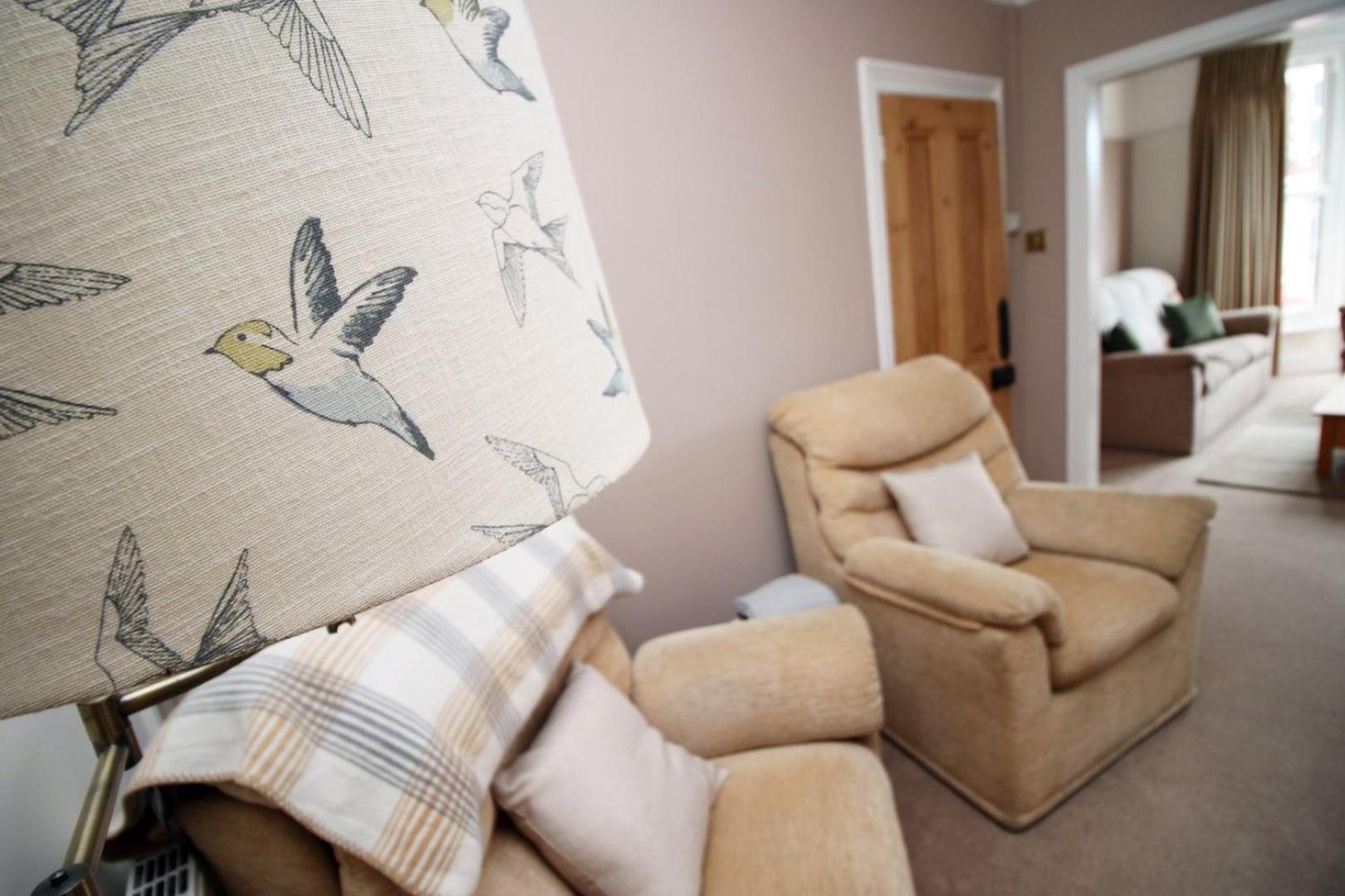 Quiet And Spacious 3 Bedroom Apartment