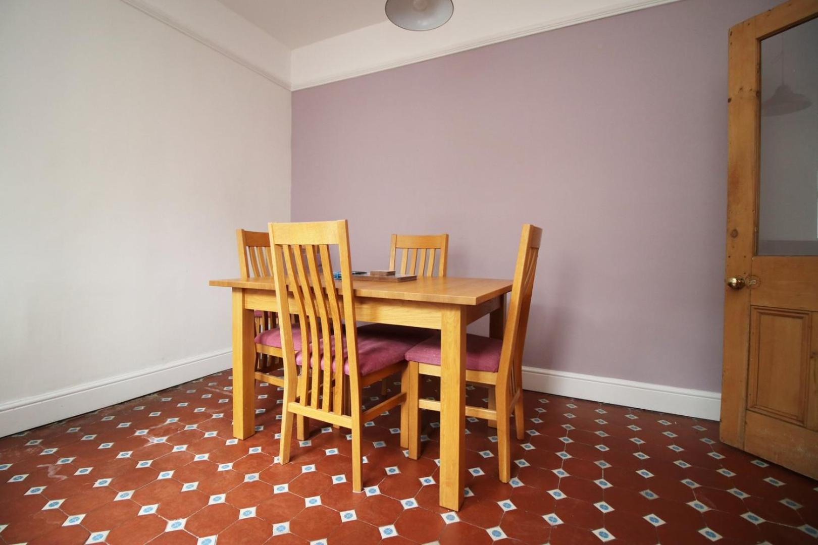 Quiet And Spacious 3 Bedroom *