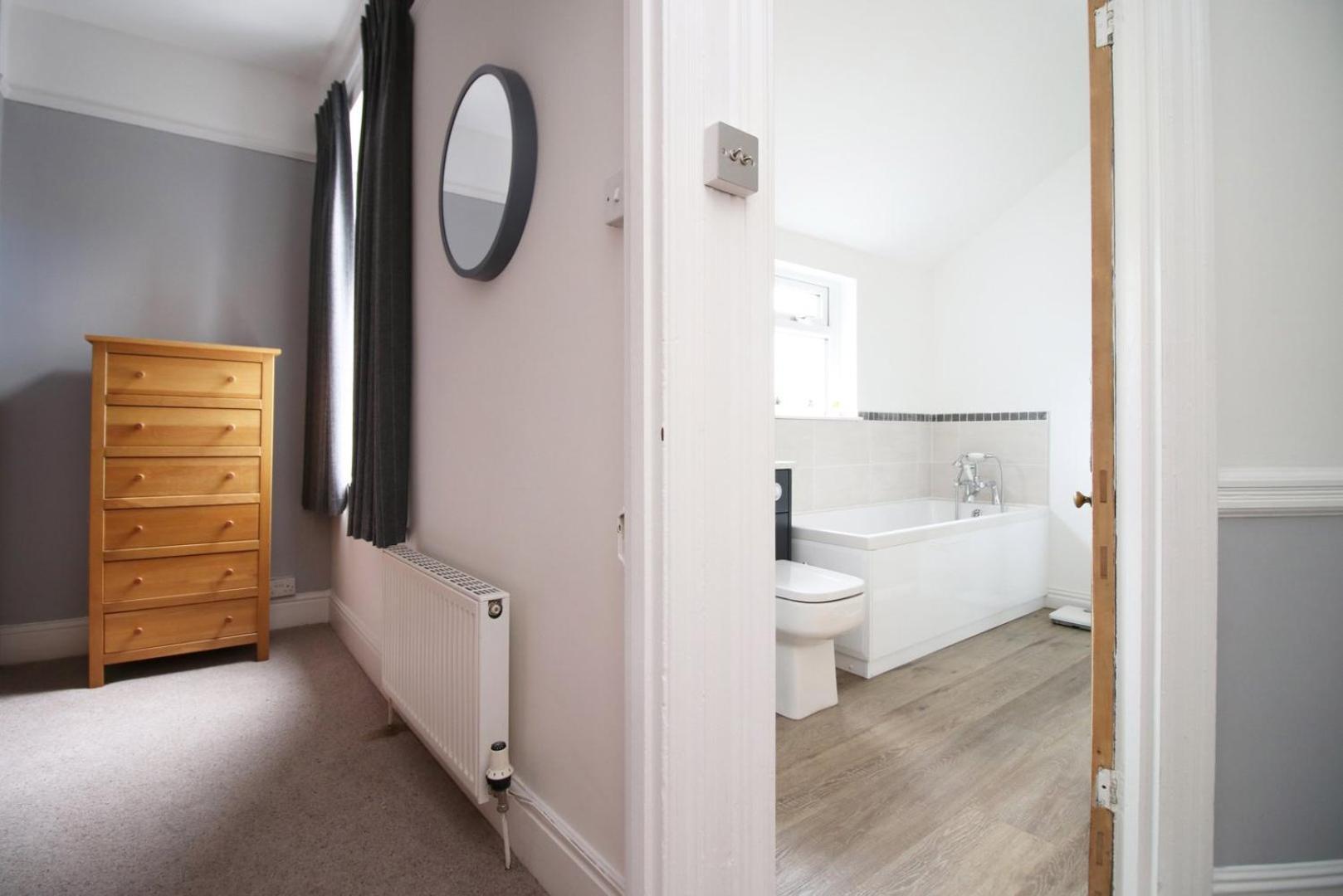 Quiet And Spacious 3 Bedroom Cardiff