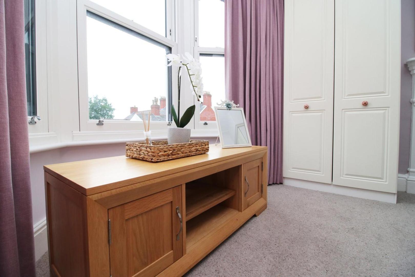 Quiet And Spacious 3 Bedroom Cardiff