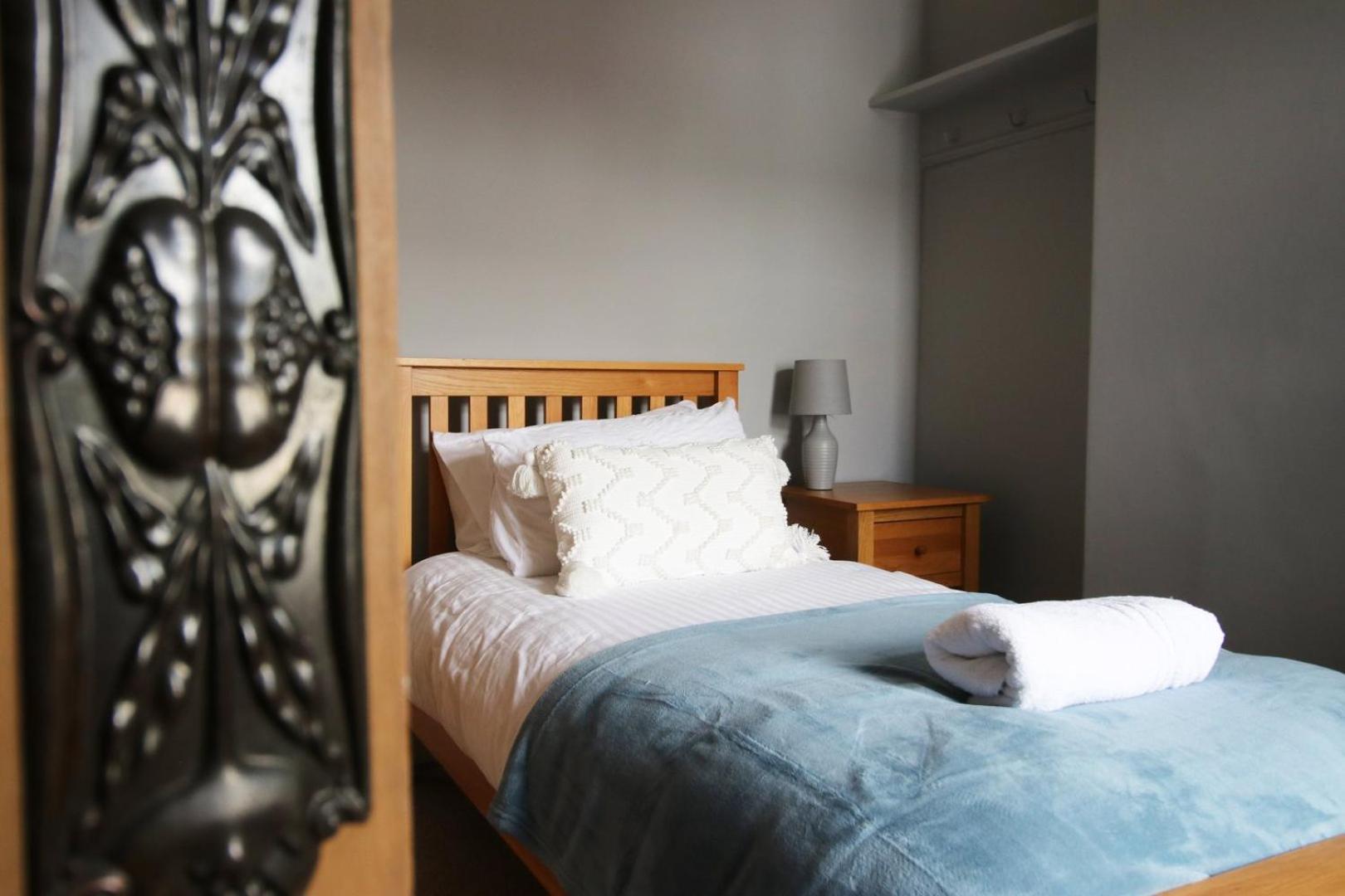 Quiet And Spacious 3 Bedroom Apartment