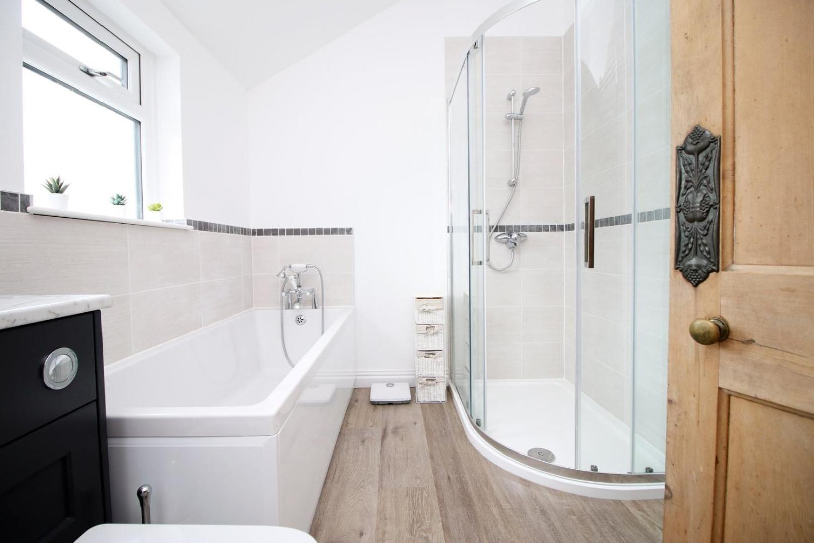 Apartment Quiet And Spacious 3 Bedroom Cardiff