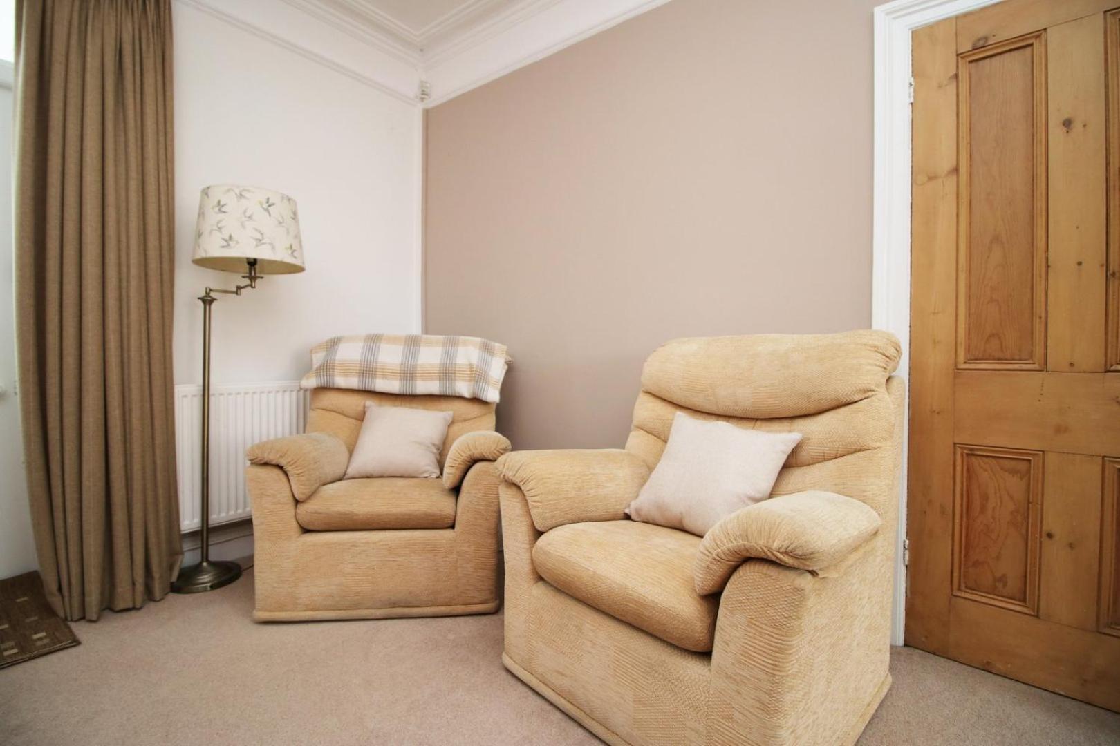 Quiet And Spacious 3 Bedroom Apartment Cardiff