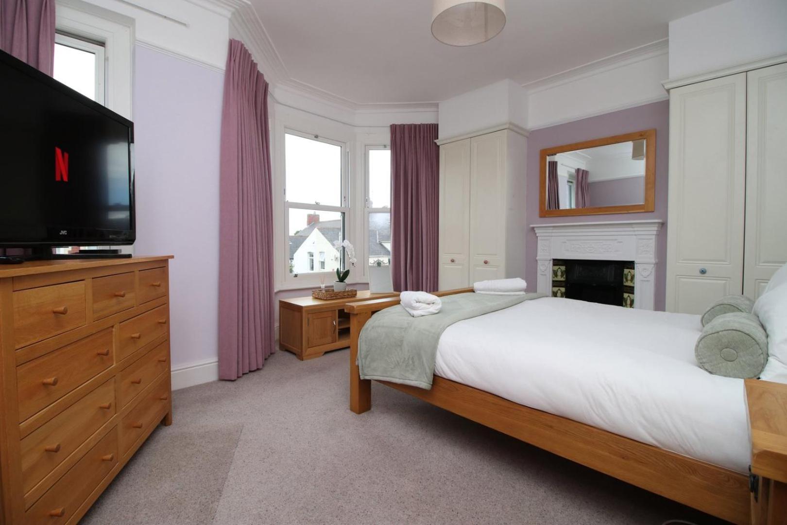 Apartment Quiet And Spacious 3 Bedroom Cardiff