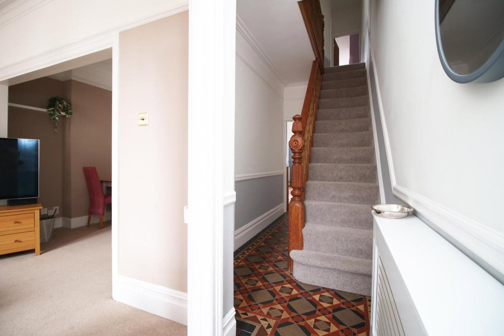 Quiet And Spacious 3 Bedroom * Cardiff