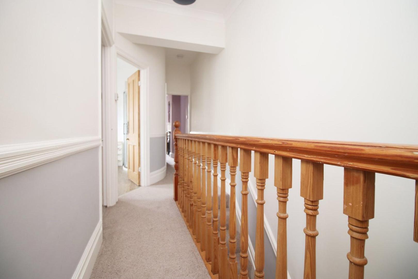 Quiet And Spacious 3 Bedroom *