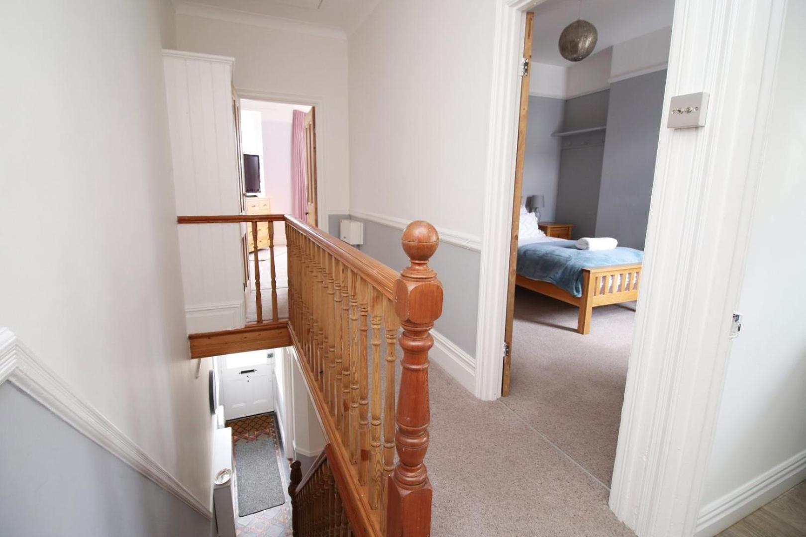Quiet And Spacious 3 Bedroom *