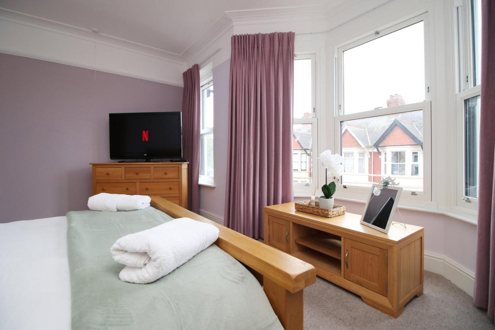 Quiet And Spacious 3 Bedroom Apartment