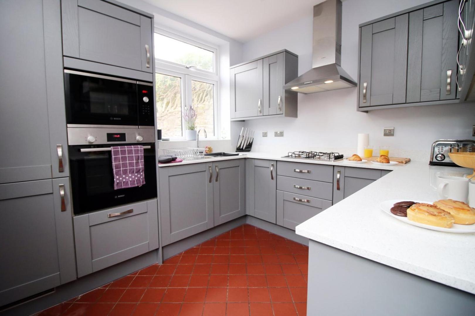 Quiet And Spacious 3 Bedroom Apartment Cardiff