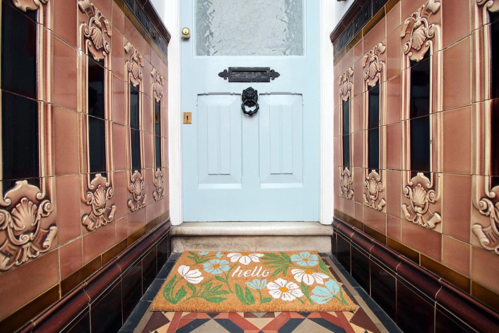Apartment Quiet And Spacious 3 Bedroom *