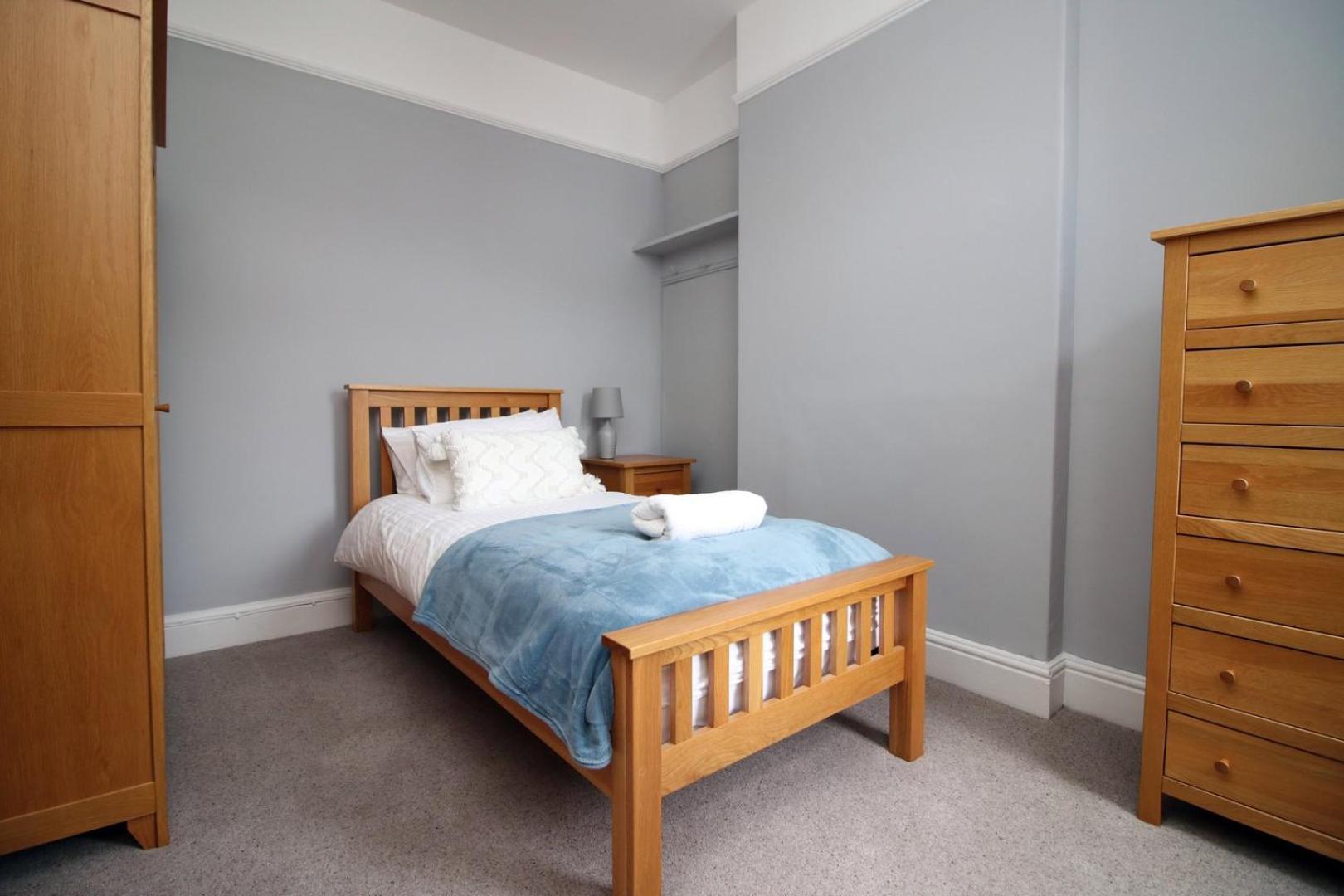 Quiet And Spacious 3 Bedroom Cardiff