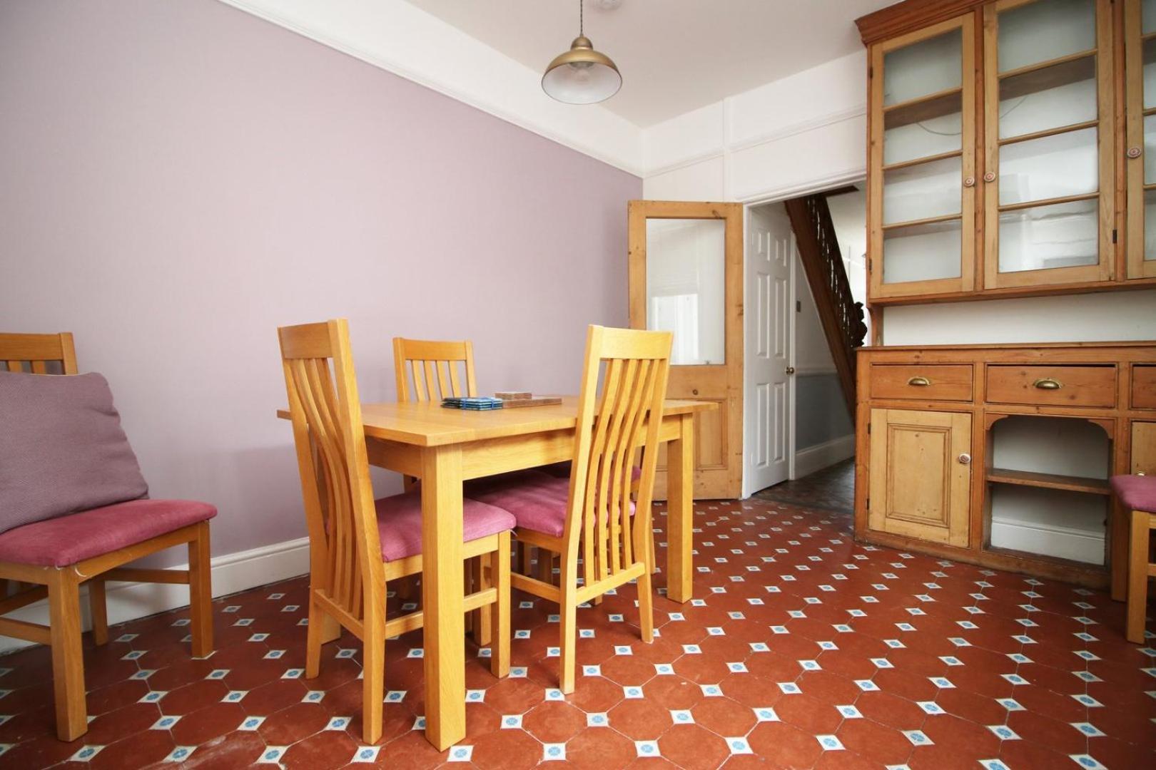Quiet And Spacious 3 Bedroom Apartment