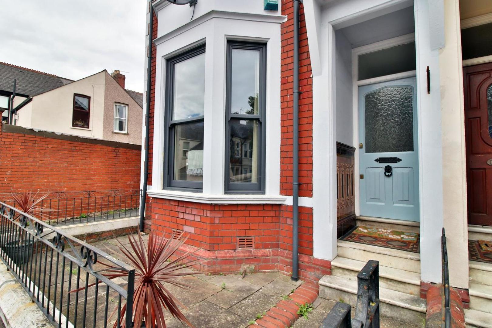 Apartment Quiet And Spacious 3 Bedroom Cardiff